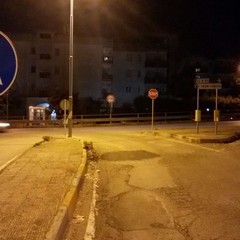 Rattoppate le voragini di via Grecia