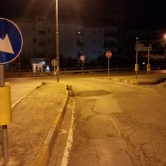 Rattoppate le voragini di via Grecia