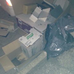 Bidone in fiamme in via Borsellino