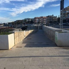 Rimossi i paletti al lido Marechiaro