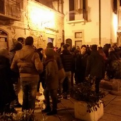 Fedeli in visita ai Sepolcri di Trani