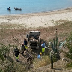 Pulizia straordinaria dei tratti di Colonna e Baia del pescatore