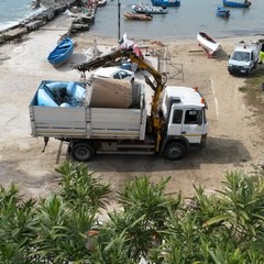 Pulizia straordinaria dei tratti di Colonna e Baia del pescatore