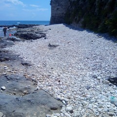 Spiaggia di Sant'Antuono ripulita dai rifiuti