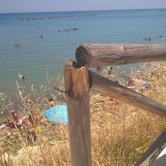 Staccionata della Seconda Spiaggia danneggiata