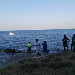 Bagnante scambiato per morto sul Lungomare di Trani