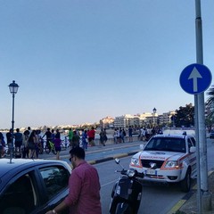 Bagnante scambiato per morto sul Lungomare di Trani