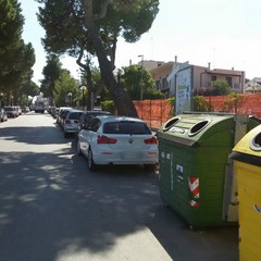 Parcheggi selvaggi sul viale di Colonna