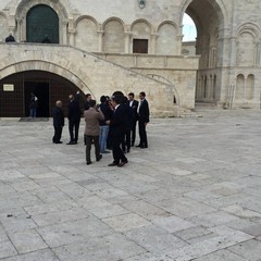 Il sindaco di Tirana visita Cattedrale e Porto