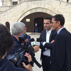 Il sindaco di Tirana visita Cattedrale e Porto