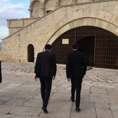 Il sindaco di Tirana visita Cattedrale e Porto