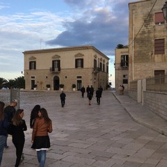 Il sindaco di Tirana visita Cattedrale e Porto