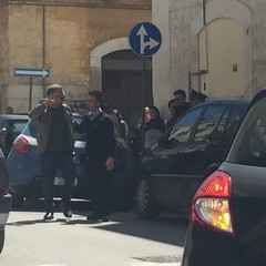 Polizia e Carabinieri in azione in Via Cesare Lambertini