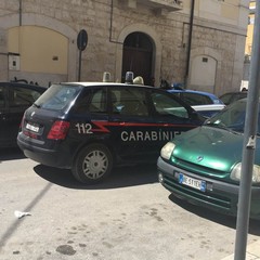 Polizia e Carabinieri in azione in Via Cesare Lambertini