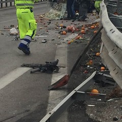 Incidente sulla 16 bis, coinvolti un camion e un'auto