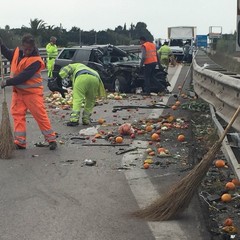 Incidente sulla 16 bis, coinvolti un camion e un'auto
