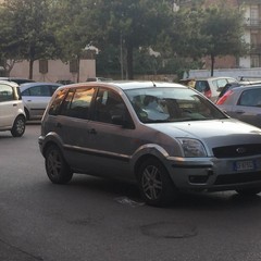 Bici contro auto in via Gisotti, ferita una ragazzina