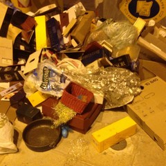 Bidoni stracolmi in piazza Cittadella