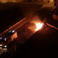 cassonetti bruciati in via Vecchi
