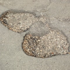 Buche e avvallamenti di una (quasi) strada