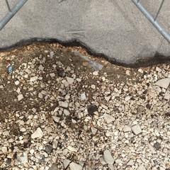 Buche e avvallamenti di una (quasi) strada