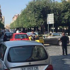 Incidente in piazza della Repubblica, auto ferme da un'ora