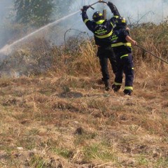 Nuovo incendio in via Torrente Antico