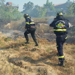 Nuovo incendio in via Torrente Antico