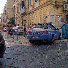 Anziano avverte malore e cade in via Nigro