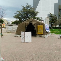 Briguglio protesta in piazza Albanese
