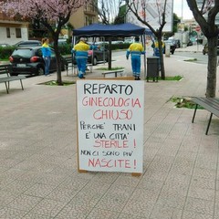 Briguglio protesta in piazza Albanese