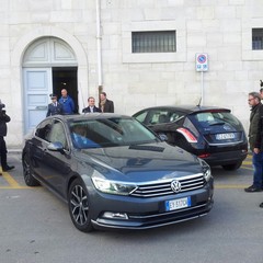 il ministro Padoan lascia il Tribunale in auto