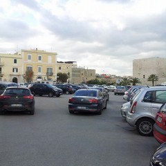 il ministro Padoan lascia il Tribunale in auto