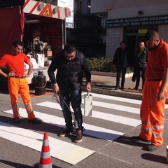 nuove strisce pedonali in via Malcangi