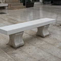 Nuova panchina in piazza Sarro