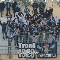 Tranesi sostengono la squadra (foto Porcelli)