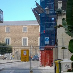 Pericolo di crollo per lo stabile del fondaco in Piazza Longobardi