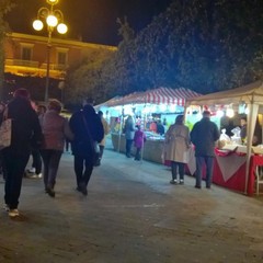 Mercatino di Natale in piazza della Repubblica