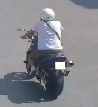Stalker a bordo della sua moto