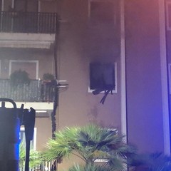 Incendio in un appartamento di via Amendola