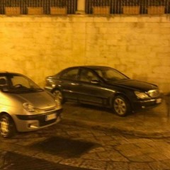 Parcheggi selvaggi in via Prologo