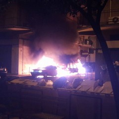 Auto in fiamme in via San Gervasio