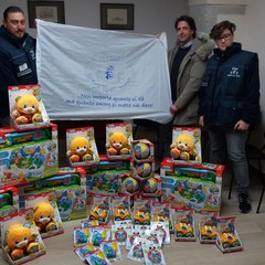 Donazione giocattoli all'associazione Trani Sos Infanzia con Domenico Tolomeo