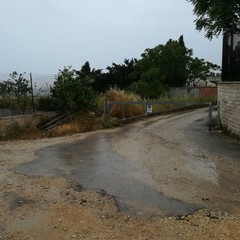 Bambino di 12 anni precipita sugli scogli