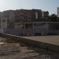 Strutture mobili lungomare di Trani