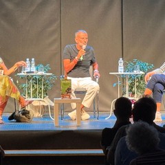 Antonio Decaro Presentazione libro vicino