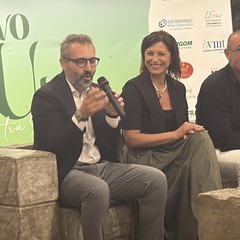 "Aperitivo tra gli ulivi"