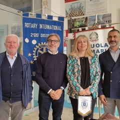 Il Rotary Club Trani consegna i nuovi servizi igienici alla scuola De Amicis