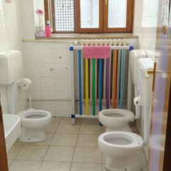 Il Rotary Club Trani consegna i nuovi servizi igienici alla scuola De Amicis