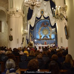 Omaggio floreale alla Madonna Immacolata